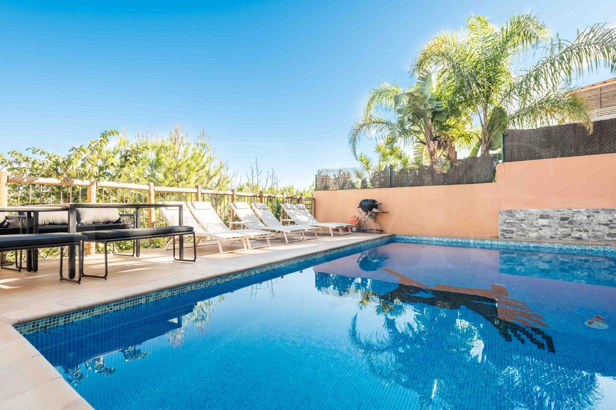 Villa Premium With Private Pool & Garden By Rems *